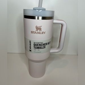 Stanley ROSE QUARTZ 40 oz. Quencher
H2.0 Flowstate - NWT!